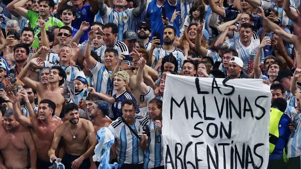 Javier Milei habló sobre la bandera de Malvinas de la Selección y reafirmó el reclamo diplomático