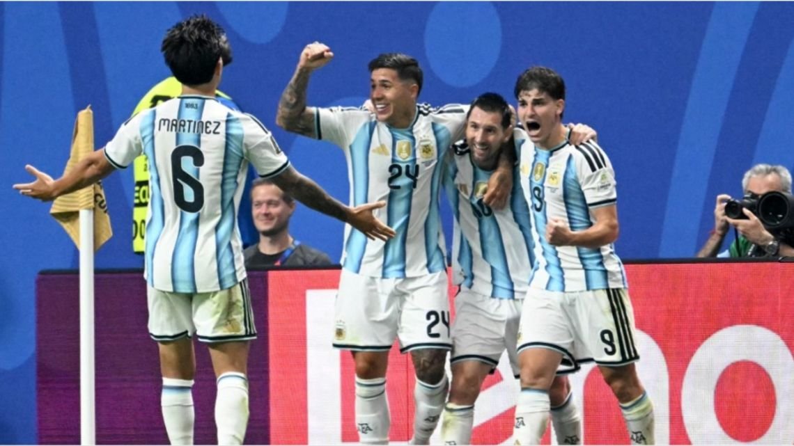 La Selección está lista para enfrentar a Suiza y homenajeará a Antonio Rattin con un brazalete negro