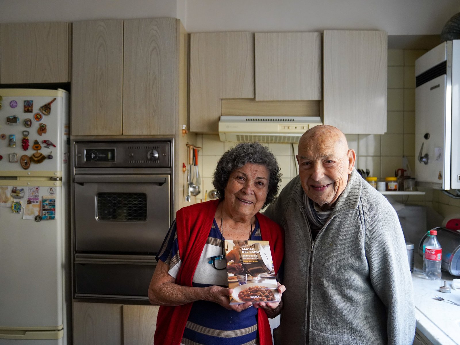 La historia de amor de los nonnos italianos que se conocieron por carta, los homenajea una pizzería y son furor