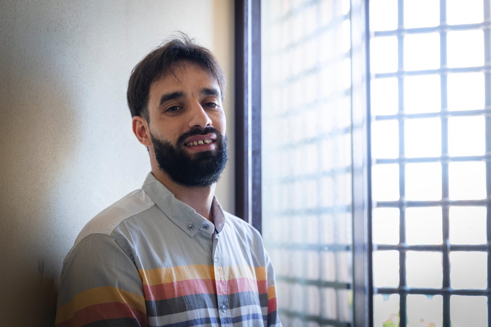 Alaa Faraj, migrante libio condenado a prisión en Italia que ha contado su historia en un libro.