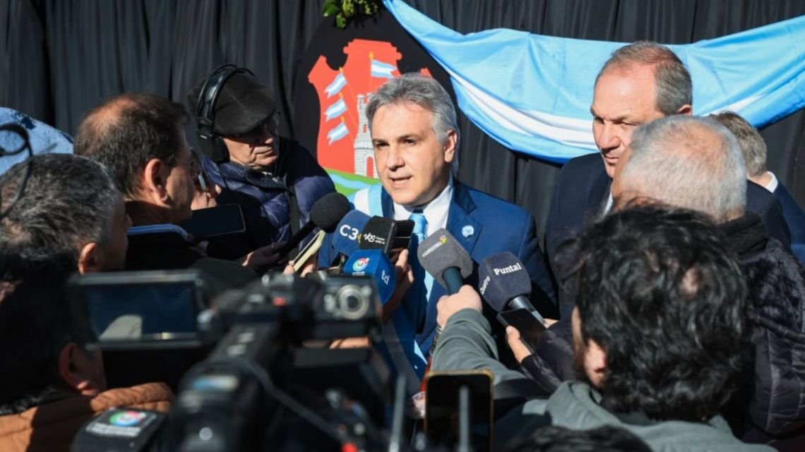 Llaryora: "Se está cayendo el empleo, es muy difícil llegar a fin de mes"