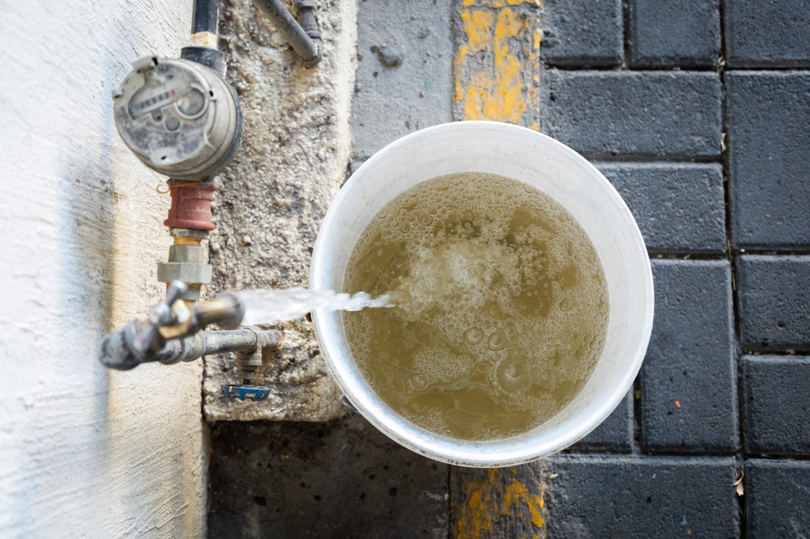 Agua turbia en Guadalajara, Jalisco, el 3 de abril.