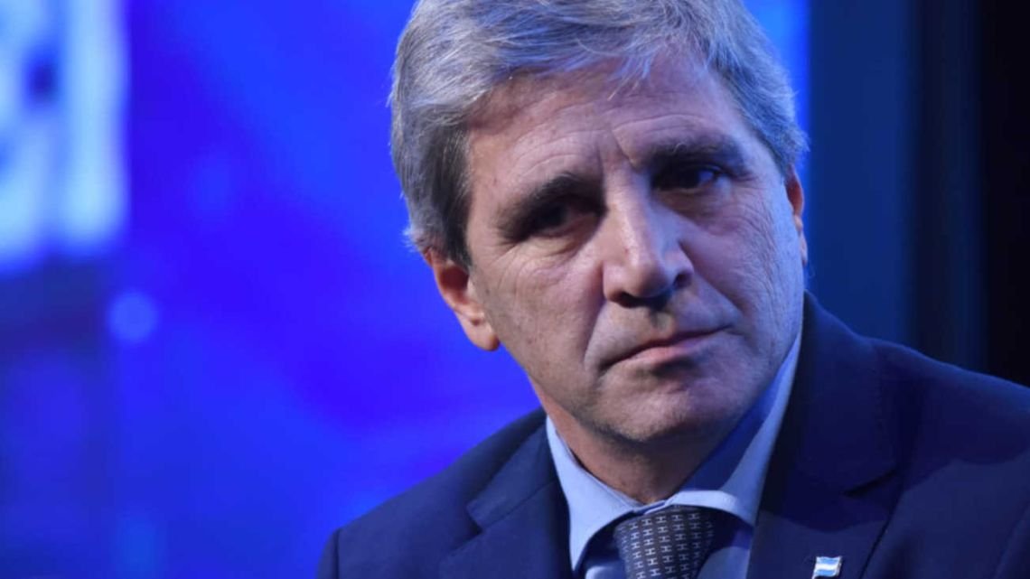 Luis Caputo despeja dudas sobre el pago de la deuda hasta el fin del mandato de Milei