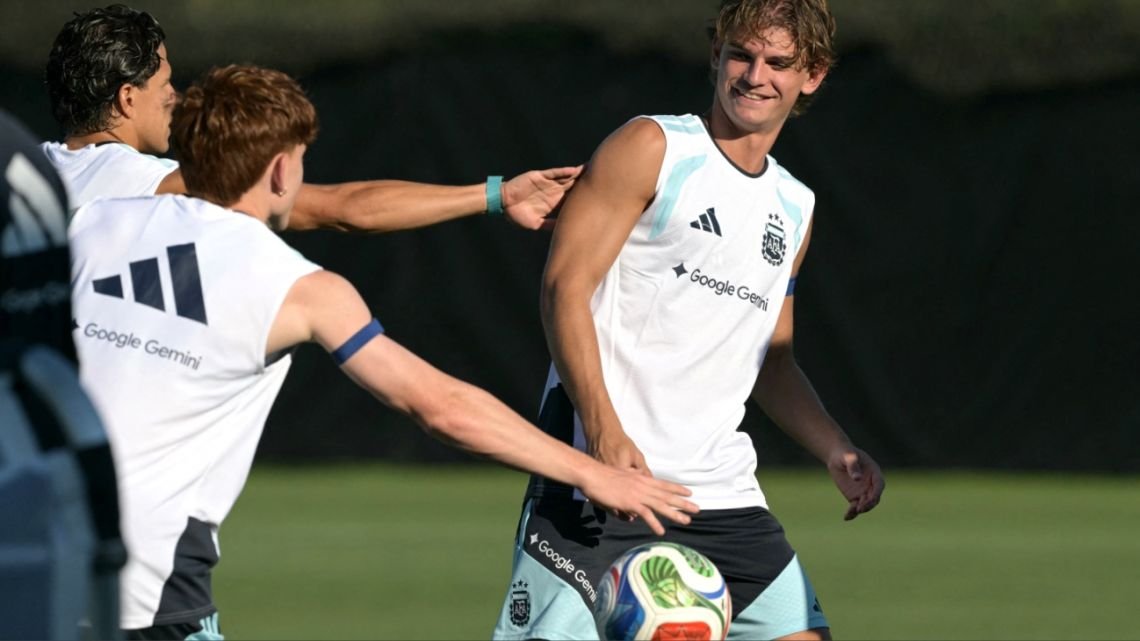 Nico Paz expuso con una reveladora imagen el pico de estrés que sufrió en el banco de la Selección Argentina