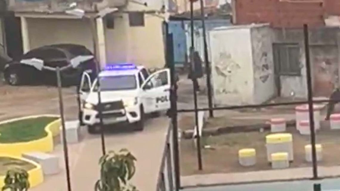 Operativo masivo en Fuerte Apache: más de 500 policías, 24 allanamientos y helicópteros para buscar al asesino de un policía