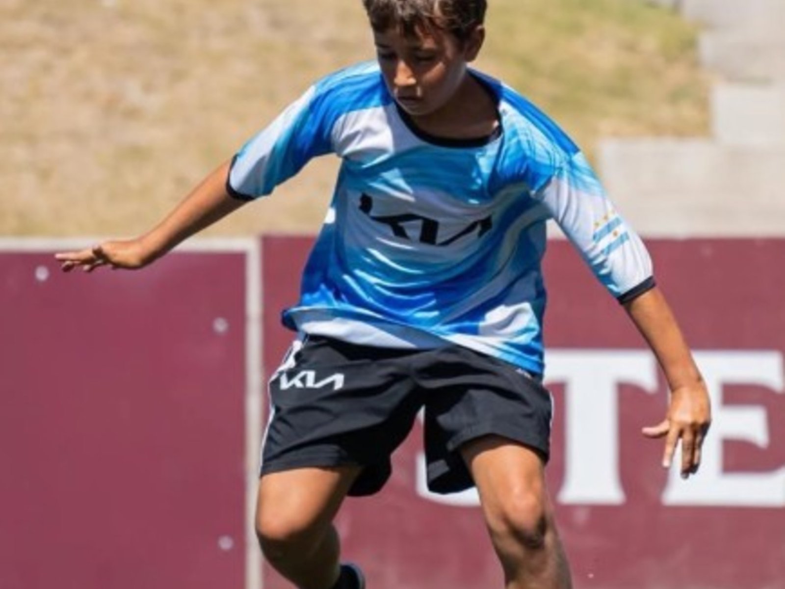 Quién es el joven de La Plata que llevará la pelota antes del Argentina-Suiza por los cuartos de final del Mundial 2026