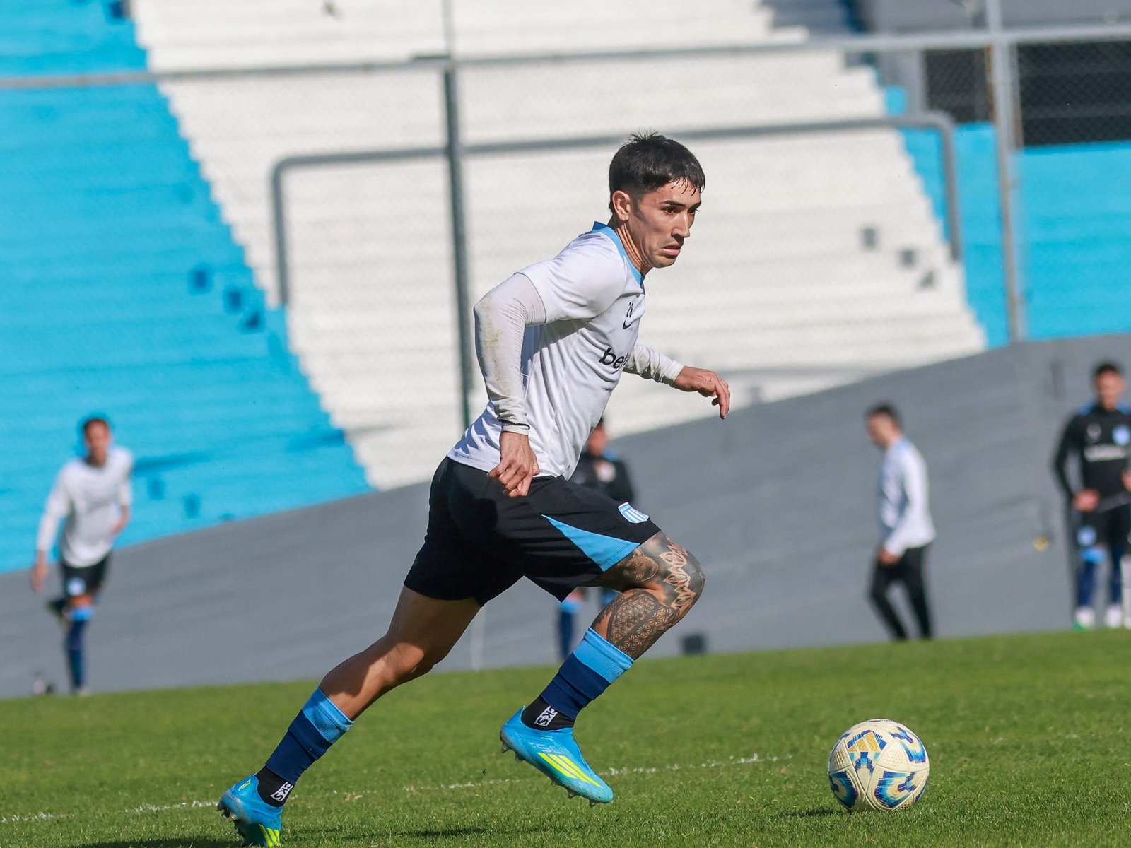 Racing se puso a prueba ante Cerro Porteño y Vojvoda empezó a mostrar su sello en Avellaneda