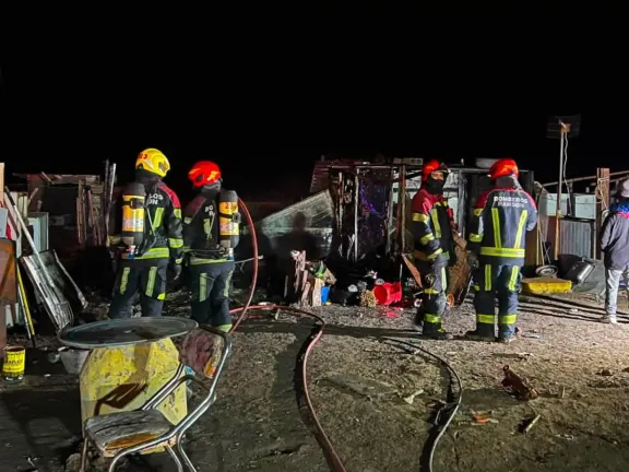 Rawson: Un voraz incendio destruyó una vivienda precaria en la Chacra 8