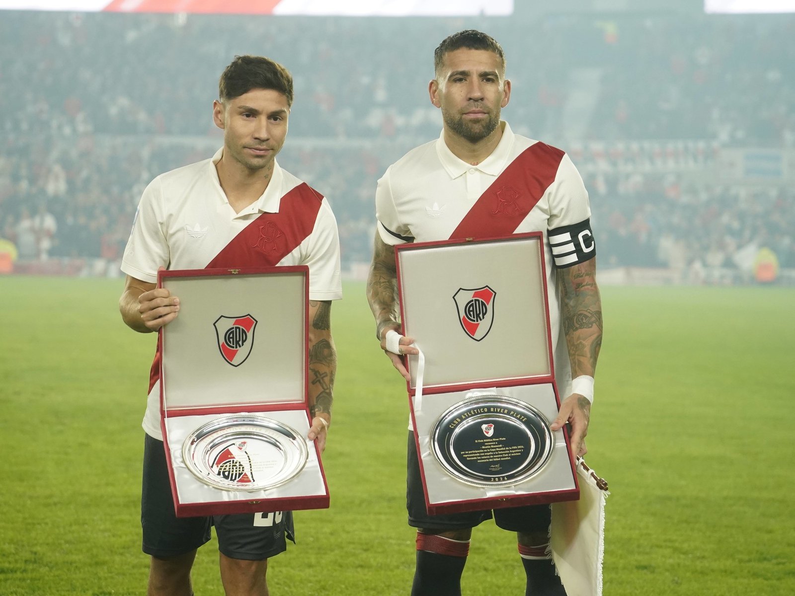 River armó una fiesta para homenajear a Otamendi, Montiel y toda la Selección pero el Monumental insultó a Chiqui Tapia