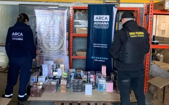 Secuestran cargamento de perfumes de contrabando valuado en 15 millones