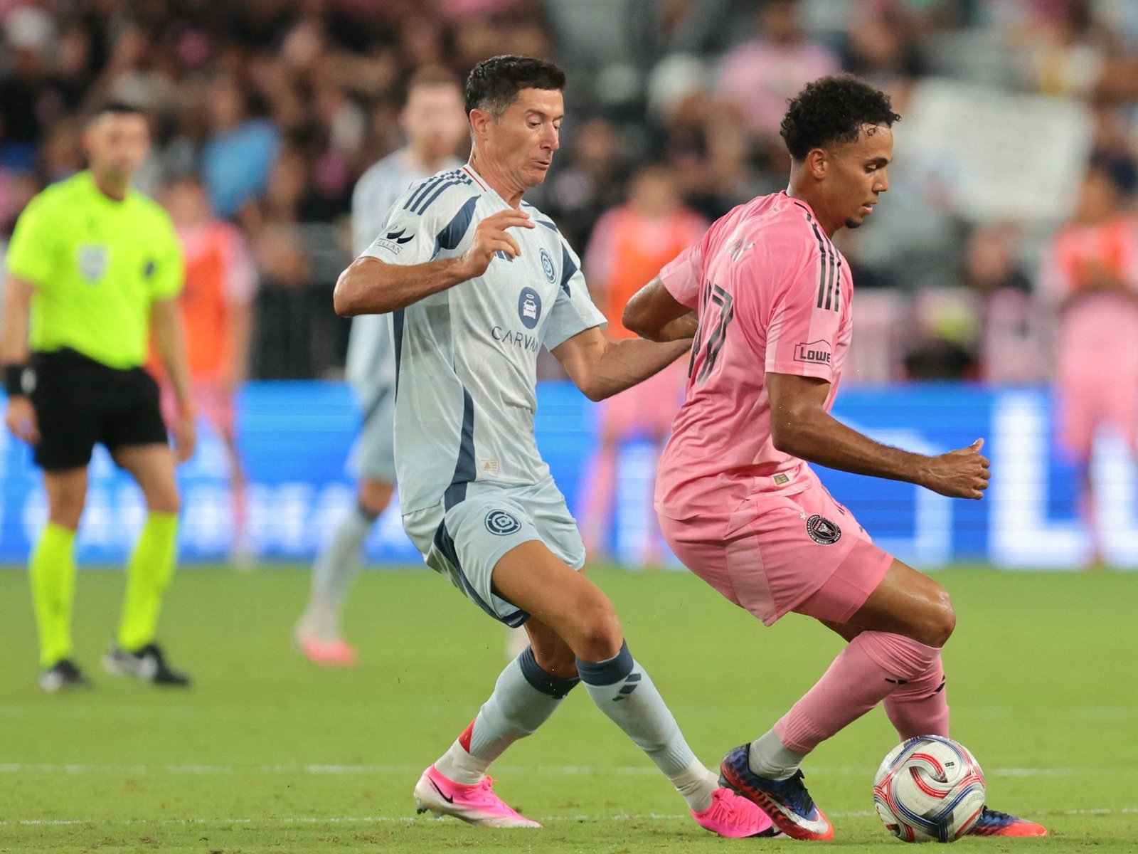 Sin Messi ni De Paul, Inter Miami ganó pese a un blooper de su arquero argentino y amargó el debut de Lewandowski en Chicago Fire
