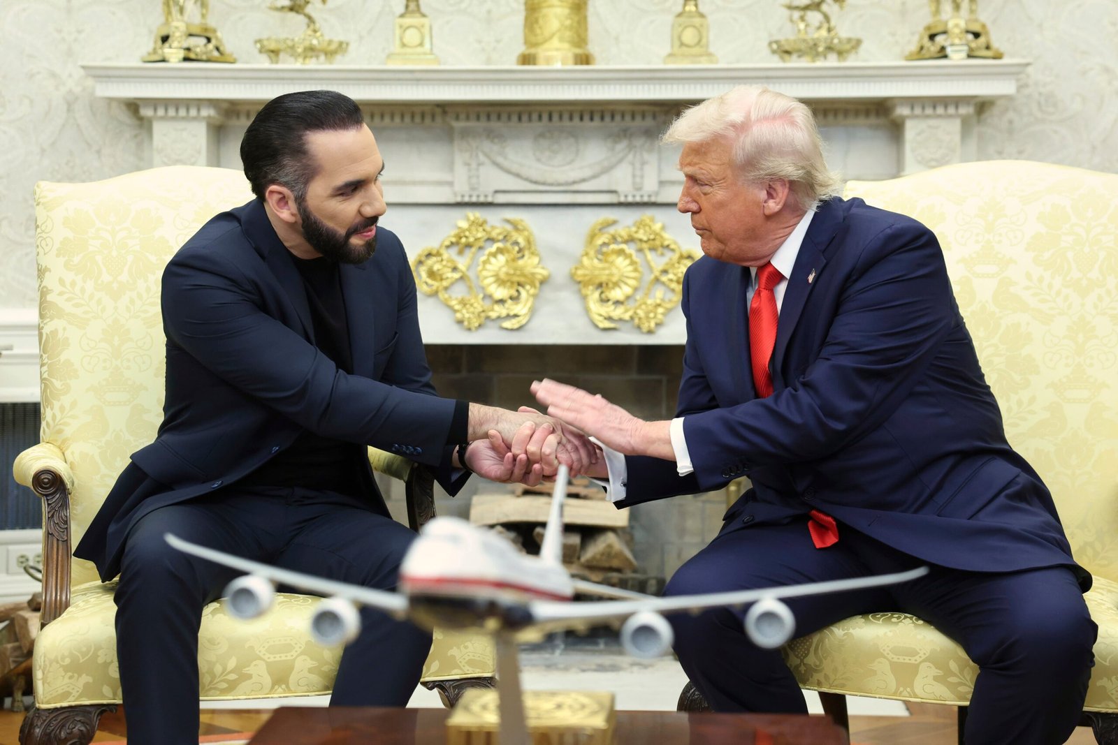 Trump recibe a Bukele en la Casa Blanca para estrechar la cooperación migratoria y de seguridad