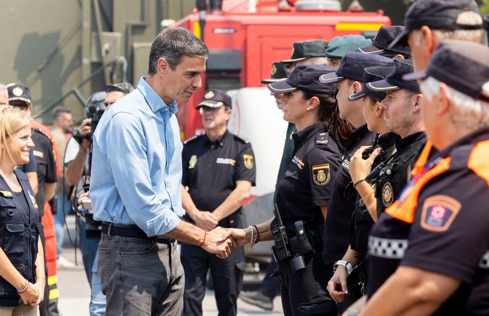 El presidente del Gobierno, Pedro Sánchez, visita la zona afectada por el incendio de la Vall d’Uixó, Castellón, este lunes.