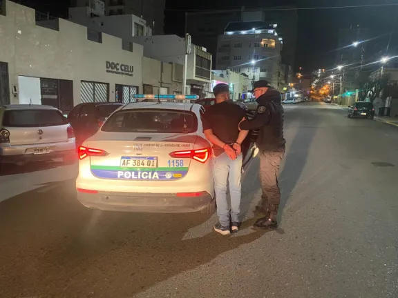 Un hombre alcoholizado fue demorado tras provocar disturbios en el centro
