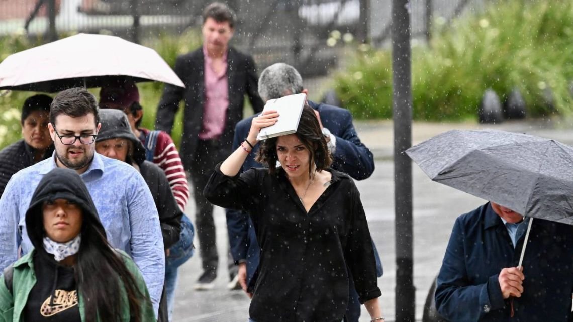 Vuelven las lluvias a Buenos Aires: a qué hora lloverá este viernes y cuándo mejora el tiempo