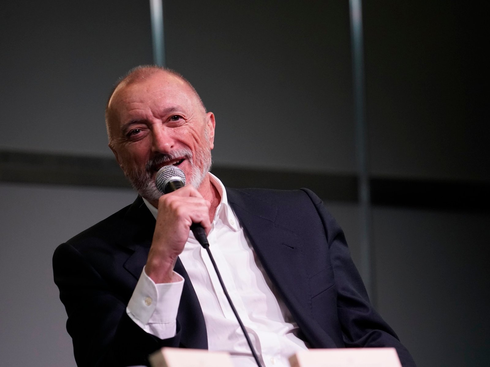 “Zafio comportamiento, sucias maneras y mal perder”, la lapidaria crítica del escritor español Arturo Pérez-Reverte contra los jugadores de la Selección Argentina