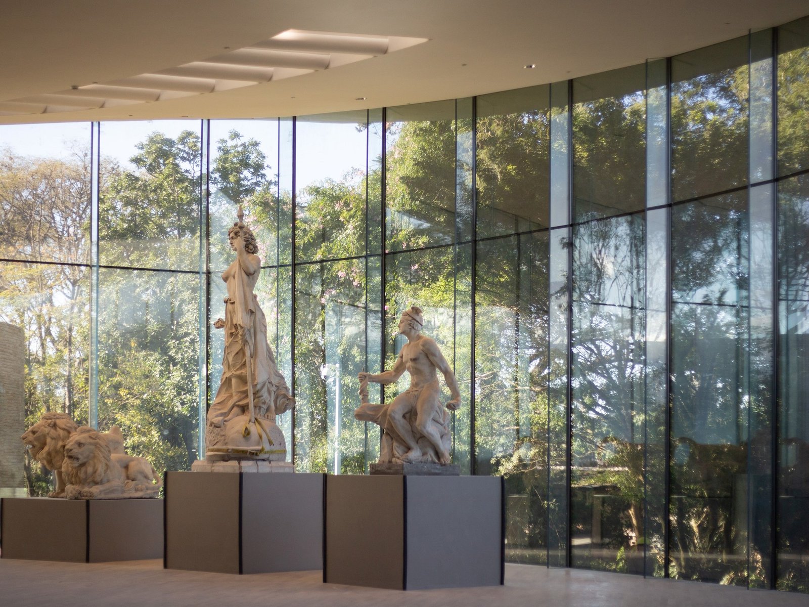 el centro cultural proyectado por César Pelli en Jujuy ya exhibe la obra de Lola Mora