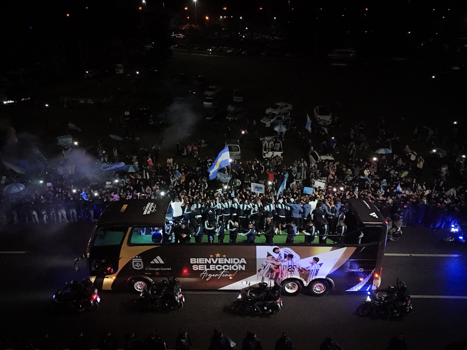 el detrás de escena de la llegada de la Selección a Ezeiza
