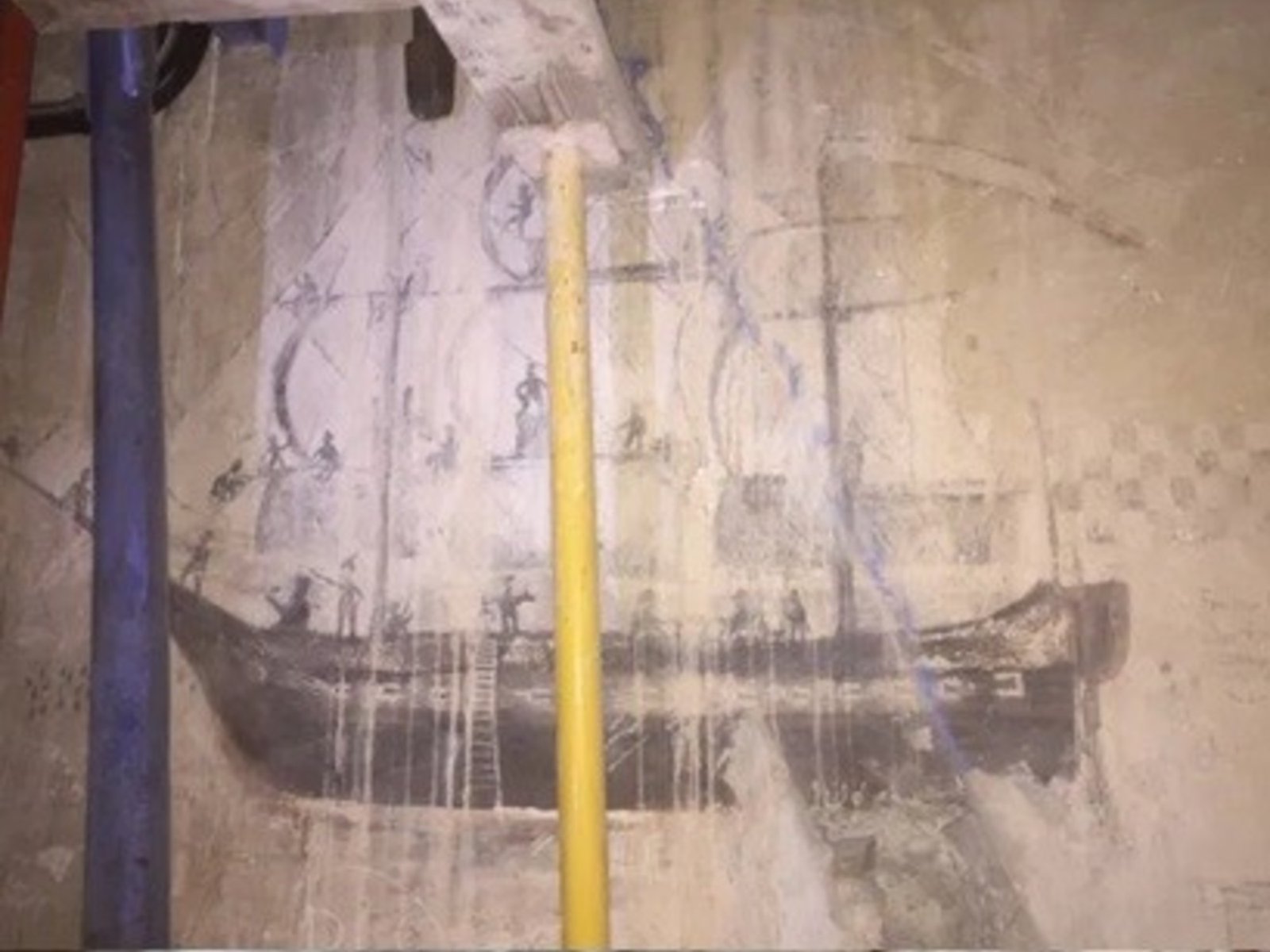 encuentran un dibujo de un antiguo navío escondido a la vista de todos en un museo