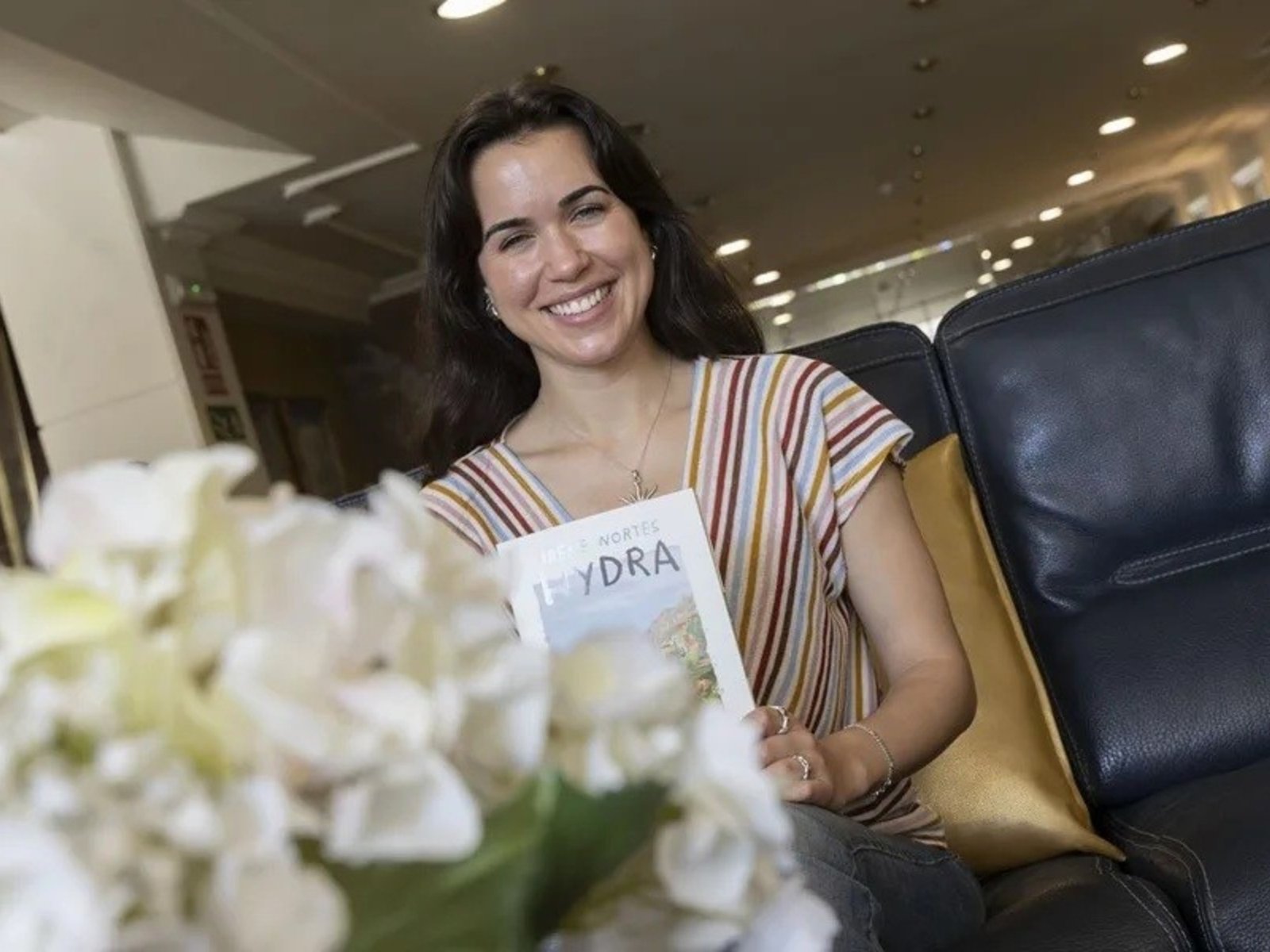 la influencer que autoeditó una novela y fue publicada por Penguin en 24 horas