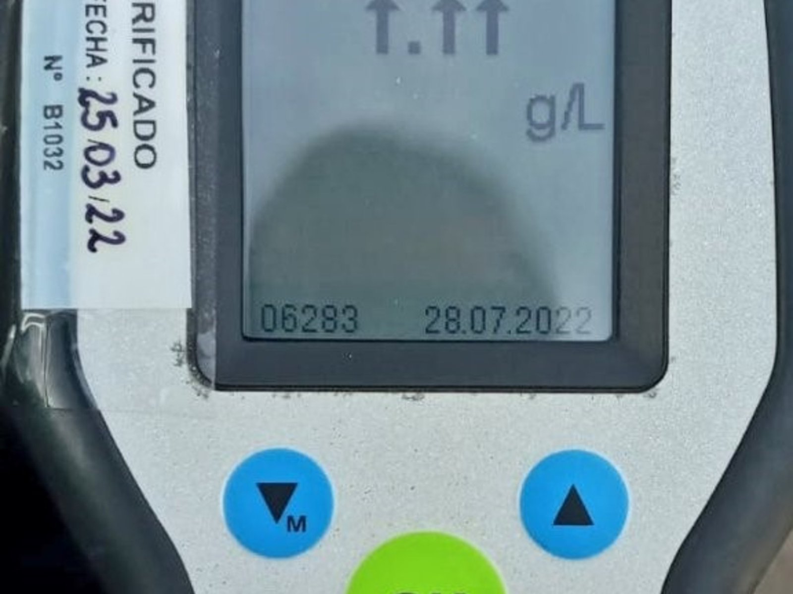 manejaba borracho por Panamericana, hizo el test de alcoholemia y superó el máximo que registraba la máquina