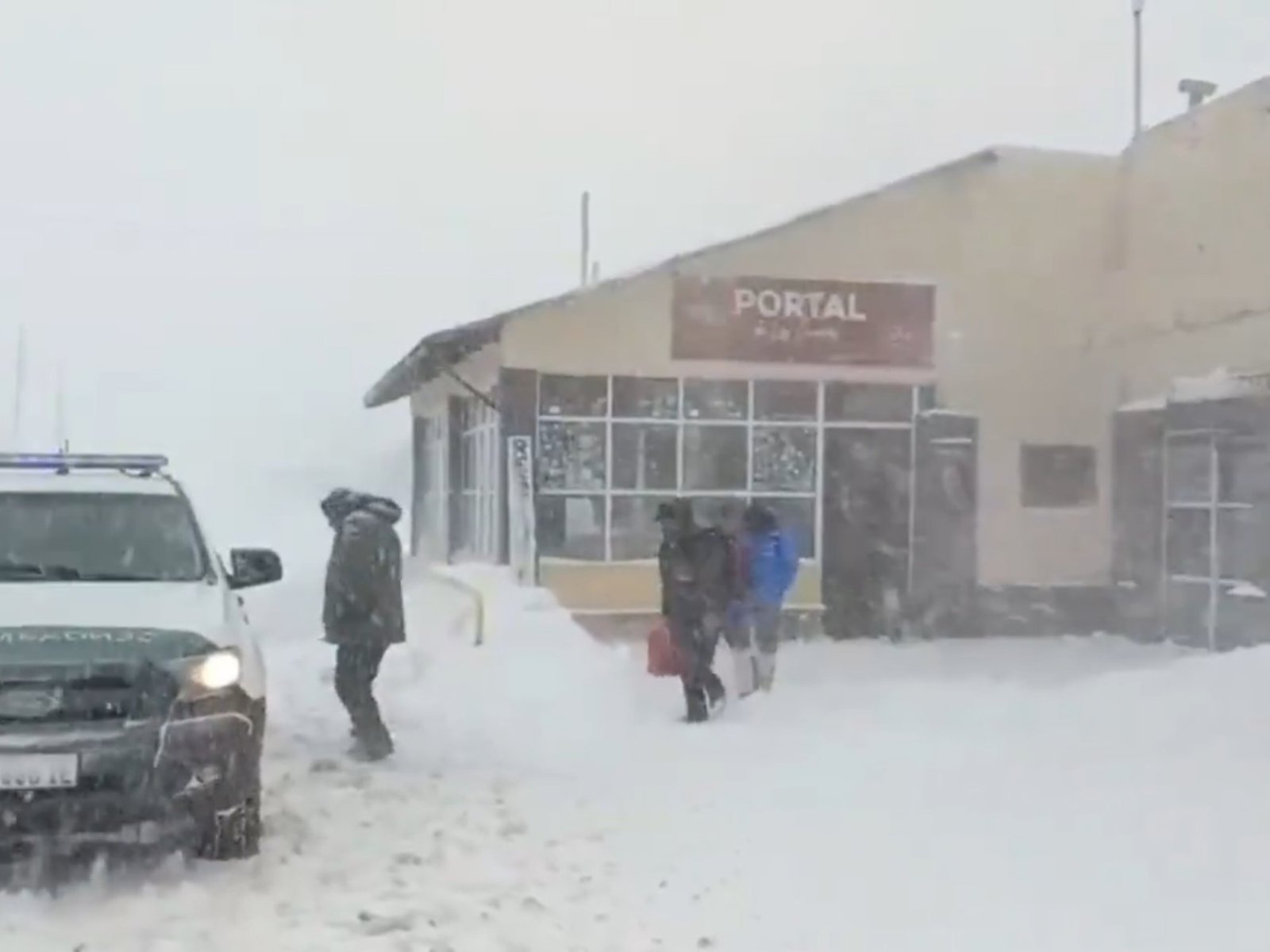 rescates, rutas cortadas y poblaciones aisladas en Catamarca, Mendoza y San Juan