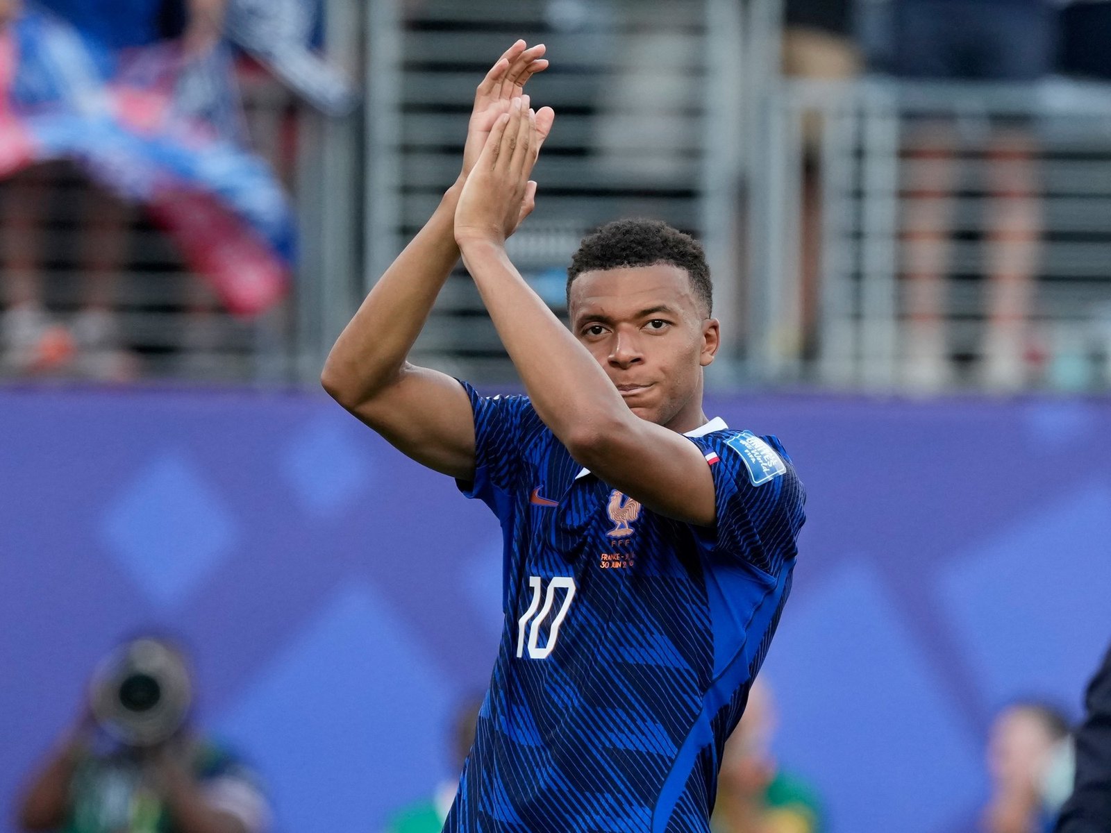 rompe récords históricos con Francia y se acerca a Messi