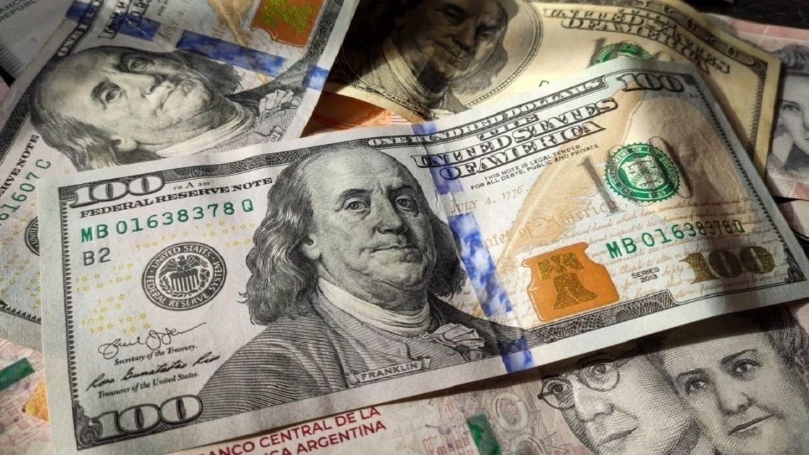 A cuánto cotiza el dólar blue hoy, lunes 3 de agosto