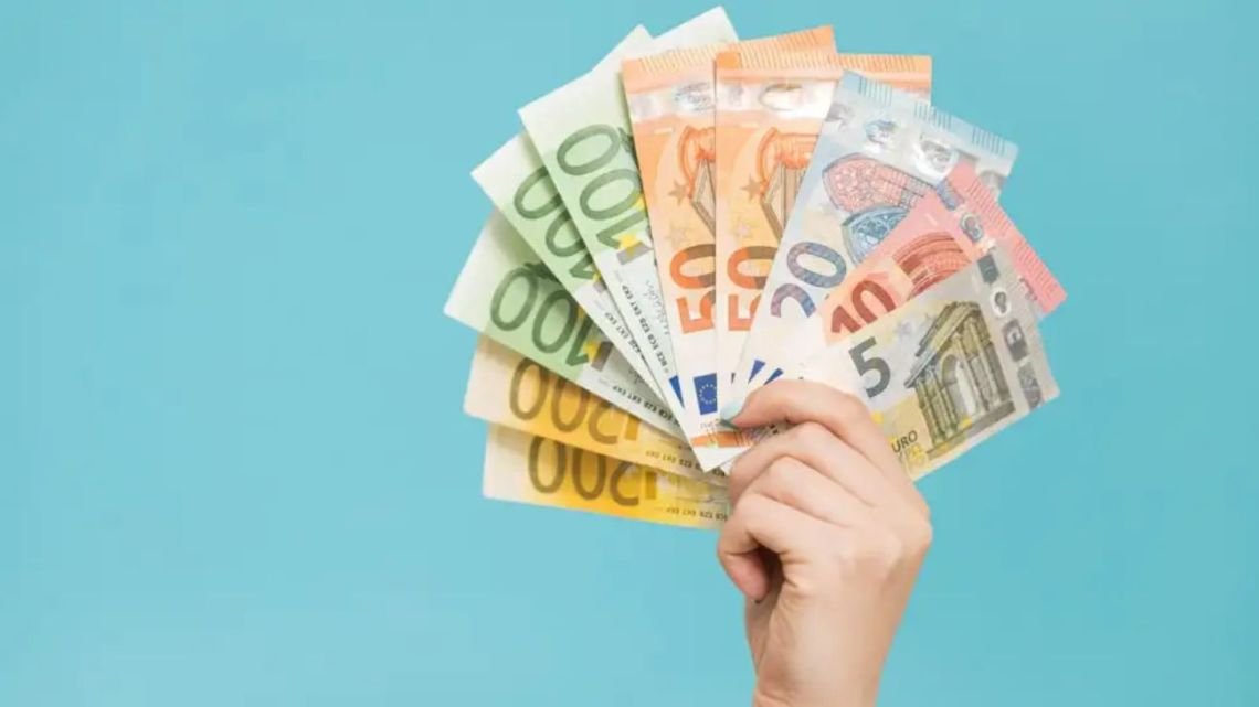 A cuánto cotiza el euro blue hoy, lunes 24 de agosto