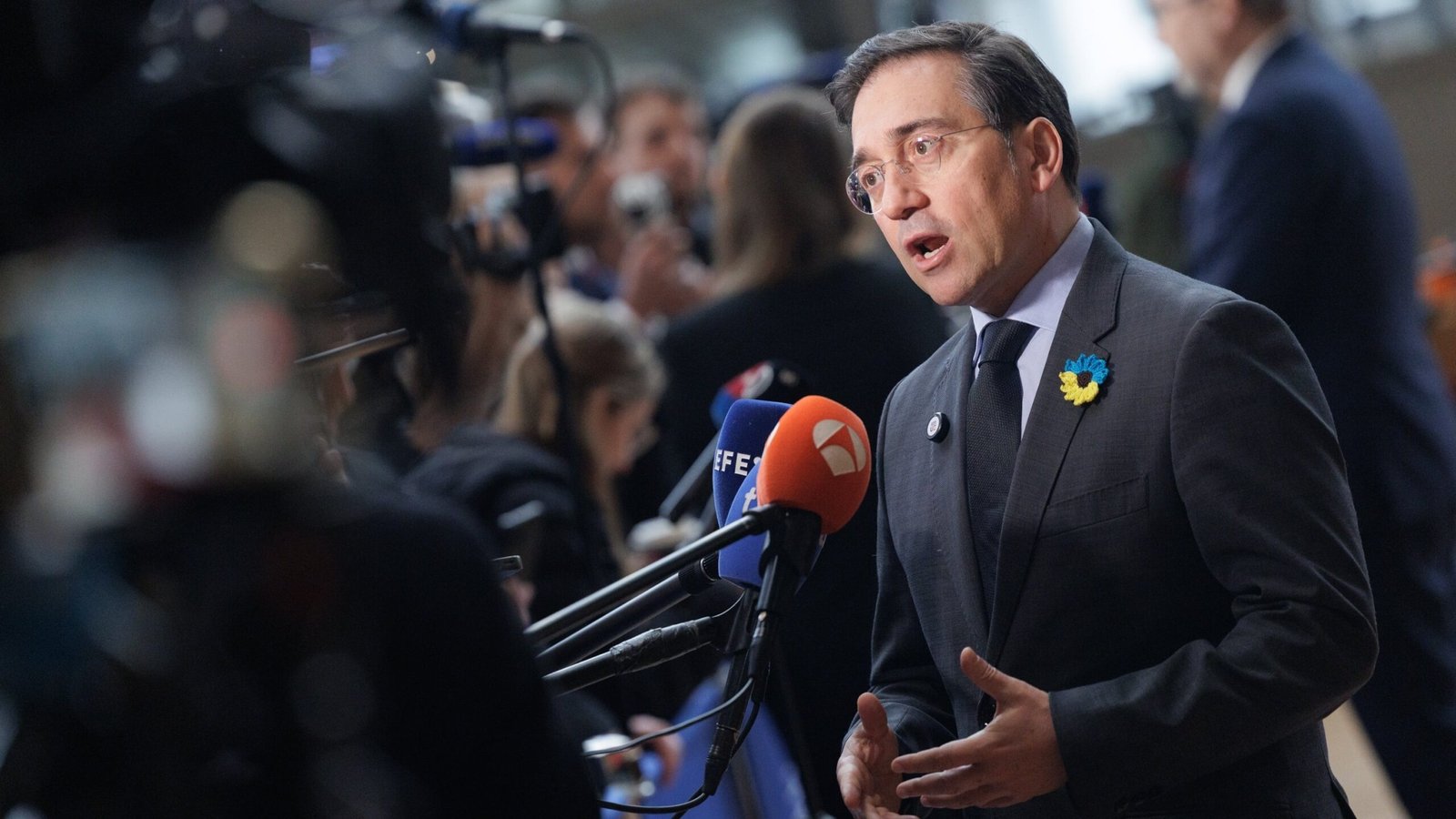 Albares exige la solidaridad de los socios europeos con Ceuta y carga contra Meloni