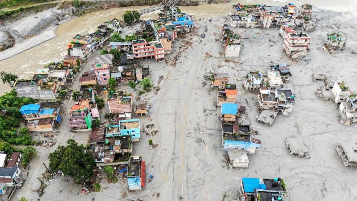 Alud en Nepal y China: ya son 750 muertos y buscan a 3000 desaparecidos