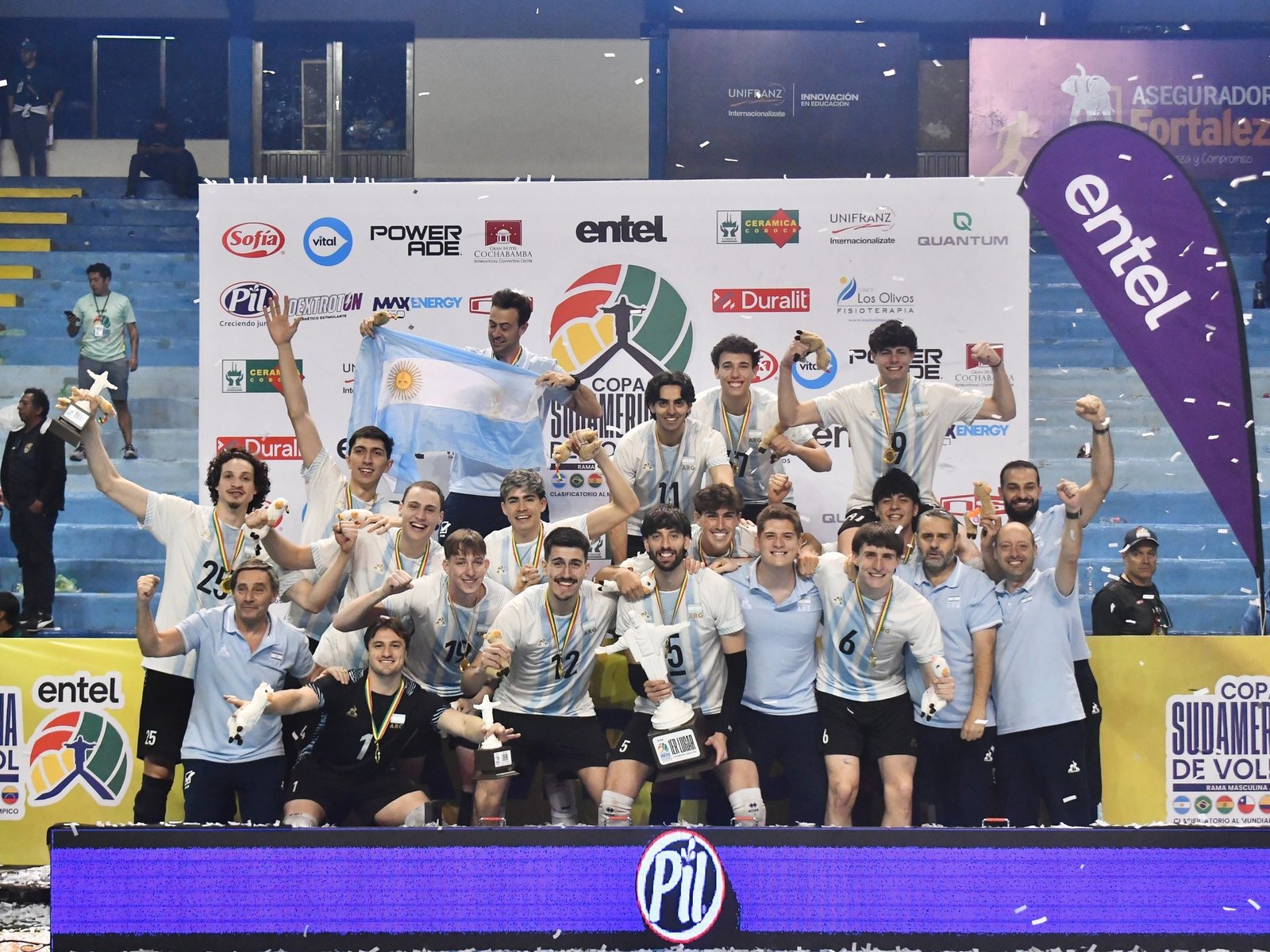 Argentina le ganó a Brasil, se quedó con la Copa Sudamericana de Vóleibol y con un premio que vale por tres
