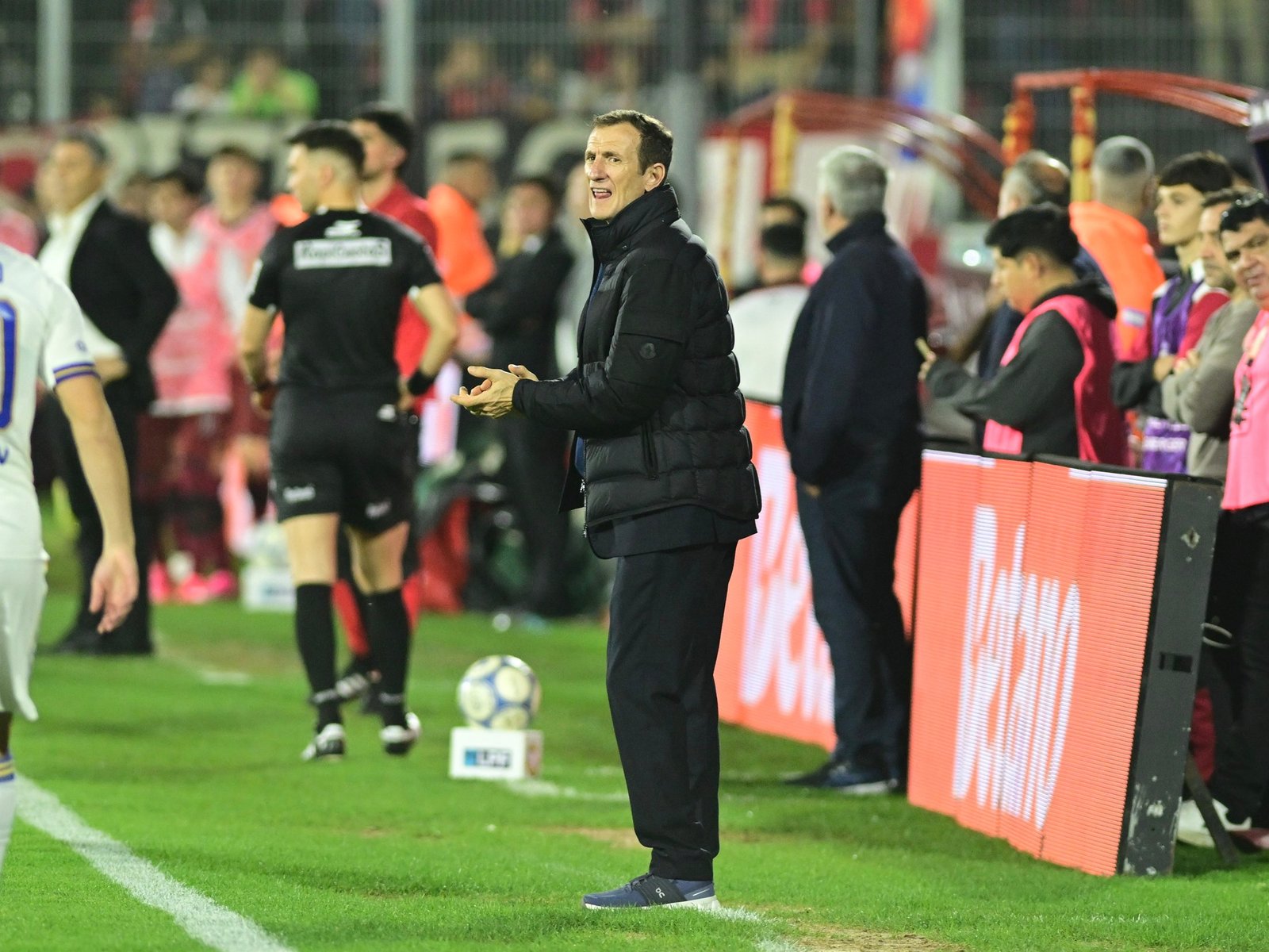 Arruabarrena lamentó los "errores tontos" de Boca y reveló por qué mudará su localía de la Bombonera a la cancha de Huracán
