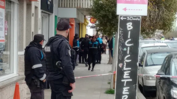 Asaltaron una joyería en Trelew y uno de los protagonistas murió