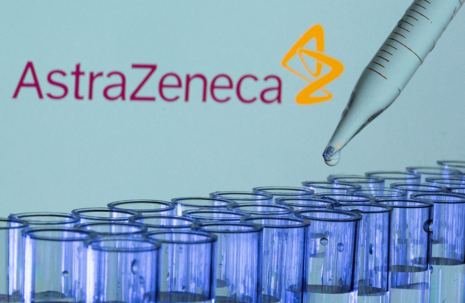 AstraZeneca negocia con Bristol Myers Squibb una megafusión farmacéutica de 350.000 millones