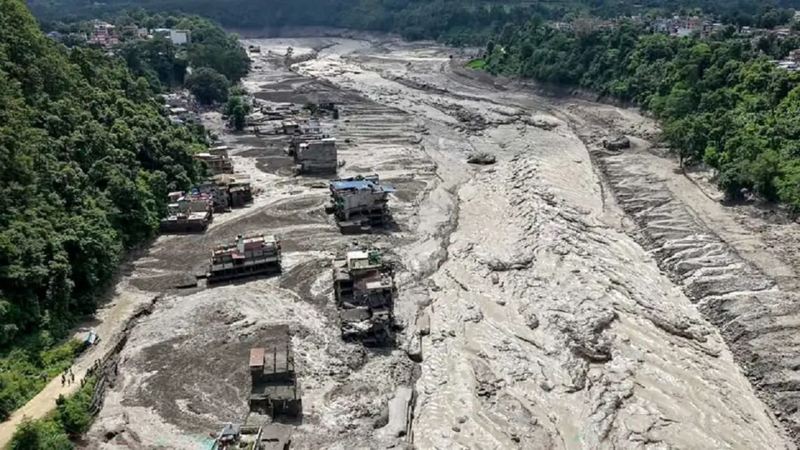 Bombean aire en túneles de represas en Nepal: creen que hay obreros atrapados todavía con vida
