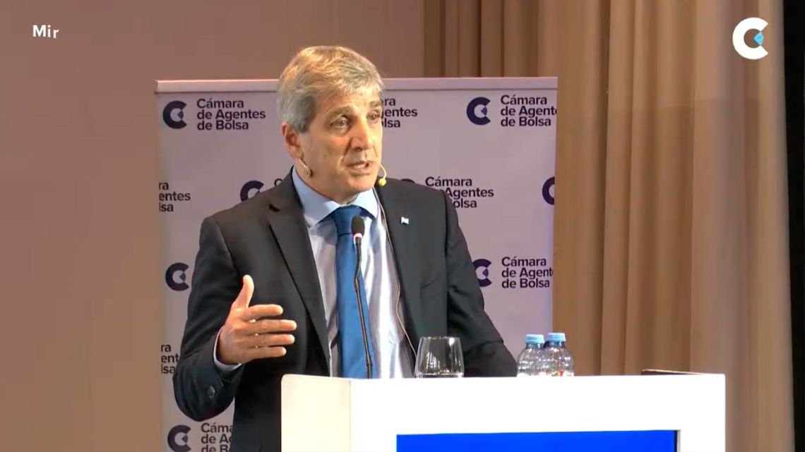 Caputo criticó a “todos los tarados que hablan de la industria"