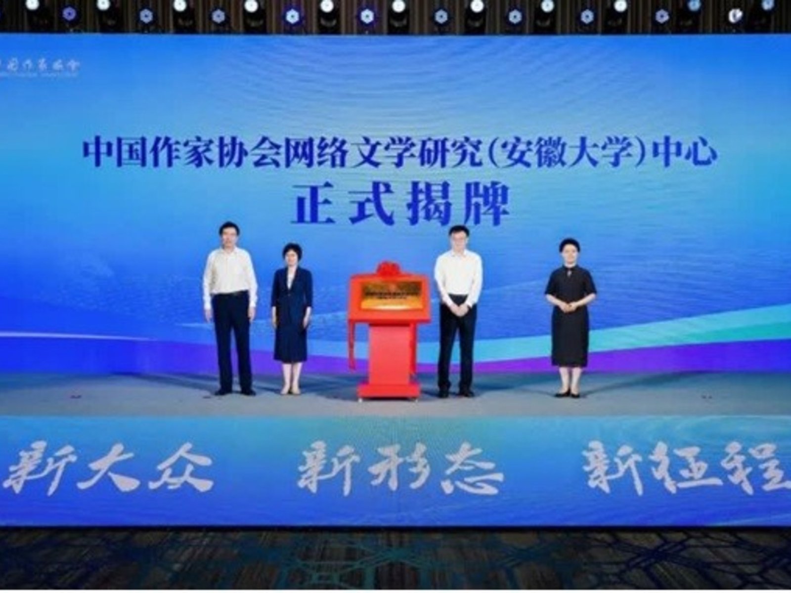 China supera los 33 millones de libros en línea y conquista a 250 millones de lectores