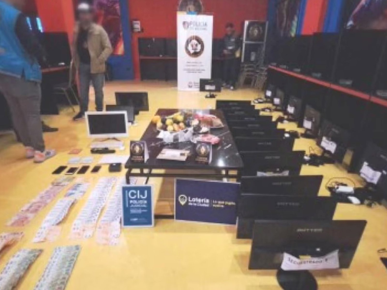 Clausuran un casino clandestino que operaba bajo la fachada de un "cíber" en San Telmo