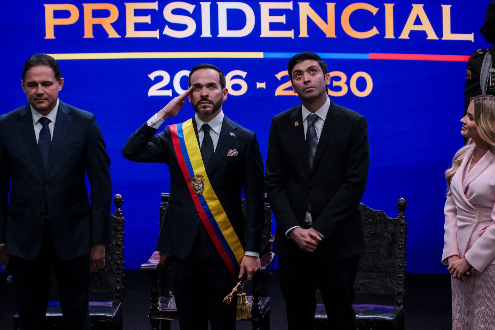 Colombia inicia una nueva era marcada por Dios y los uniformes