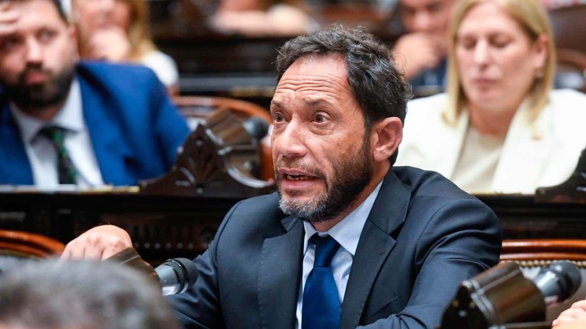 Diputado de la Coalición Cívica criticó al Gobierno: ¿A quién le entregan los datos de los argentinos?"