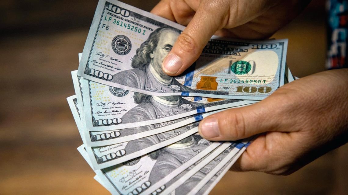 Dólar blue hoy: cerró a $1.555 este martes 18 de agosto