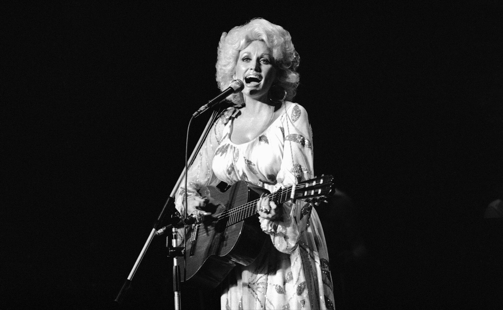 Dolly Parton y su insólita conexión con Chile: fue la voz del icónico comercial de Zolben en los años ochenta