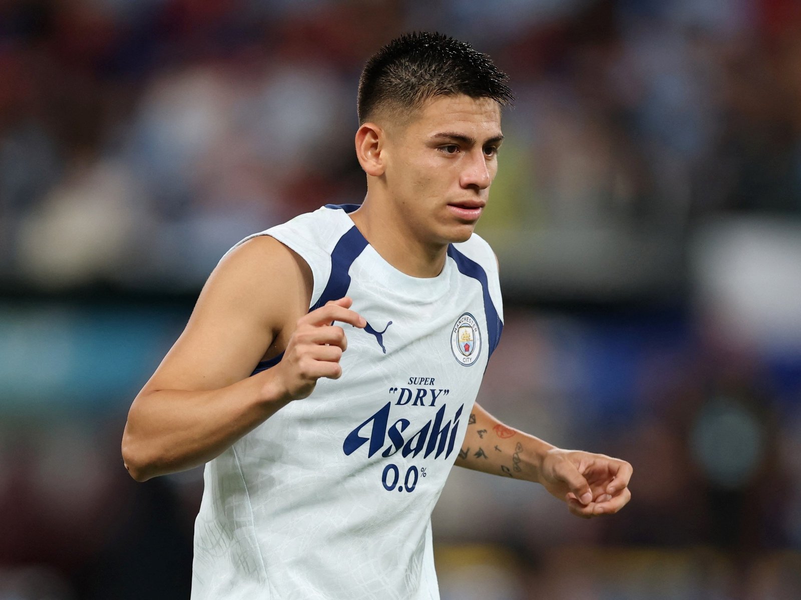 El Diablito Echeverri sumó minutos en el City, picó su penal y sigue con futuro incierto en Inglaterra