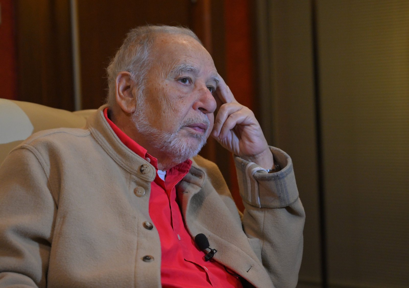 El escritor marroquí Tahar Ben Jelloun: “No entiendo por qué se dejó pasar a decenas de miles de jóvenes hacia Ceuta. Tenemos la policía más potente del Magreb”