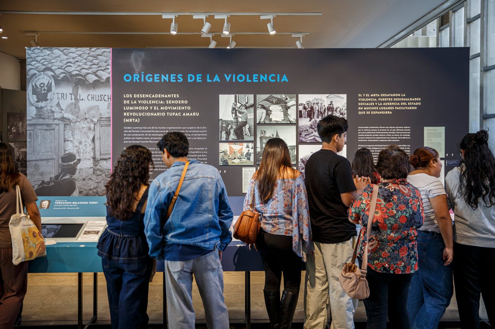 Visitantes en el Lugar de la Memoria, la Tolerancia y la Inclusión Social (LUM) en el Perú, el 7 de agosto.