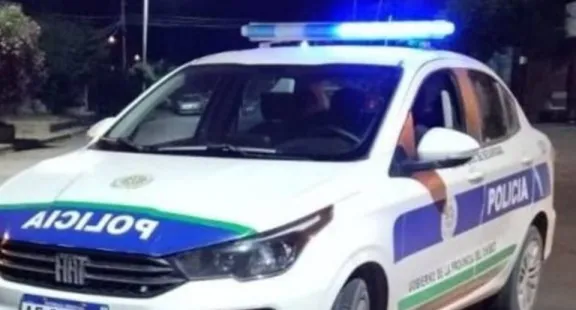 En un barrio de Trelew frustraron una venta callejera de droga, demoraron al “dealer” y secuestraron envoltorios con cocaína