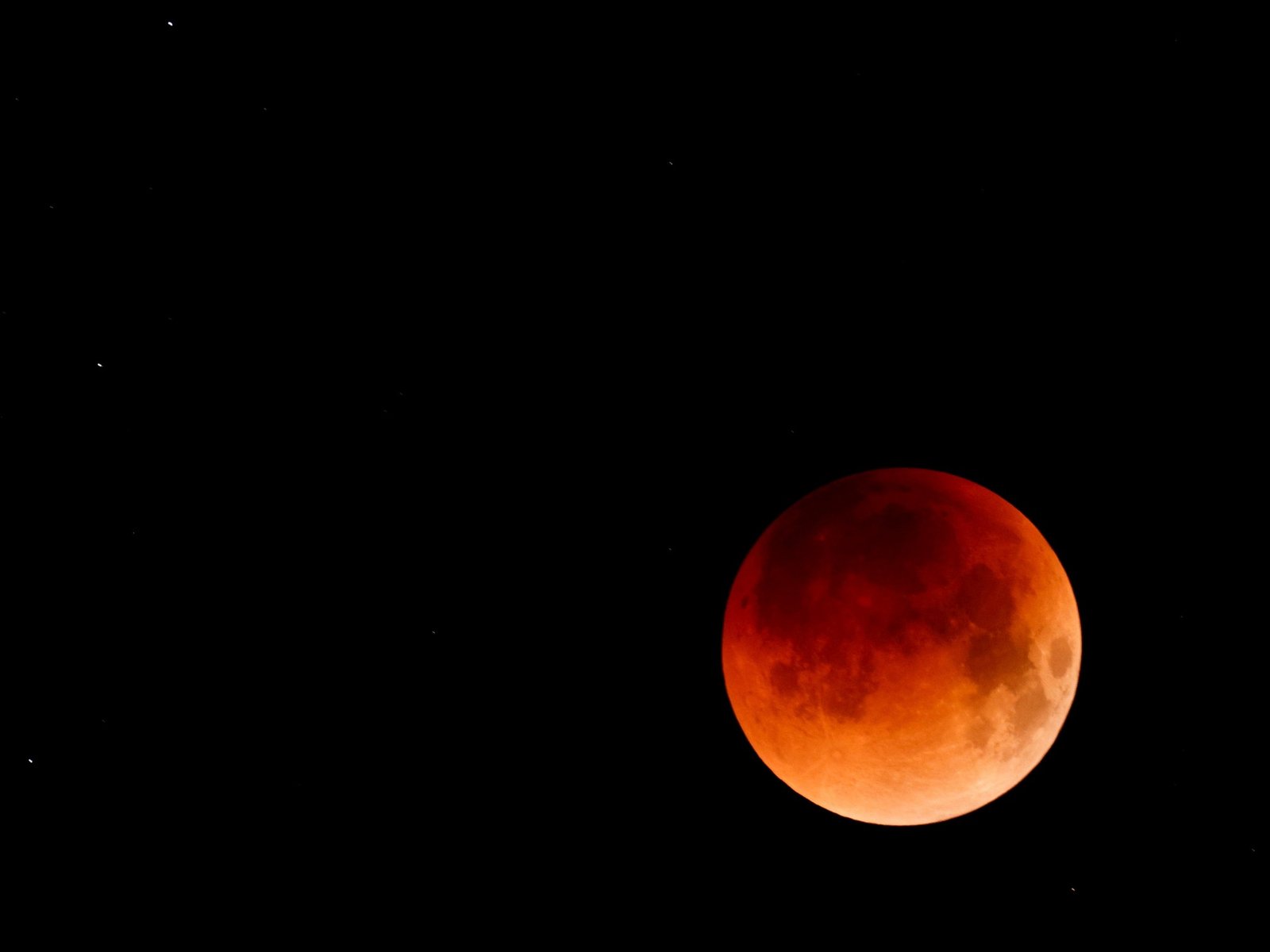 España, en vilo por un eclipse total de sol, un raro fenómeno astronómico que no se registra desde hace más de un siglo