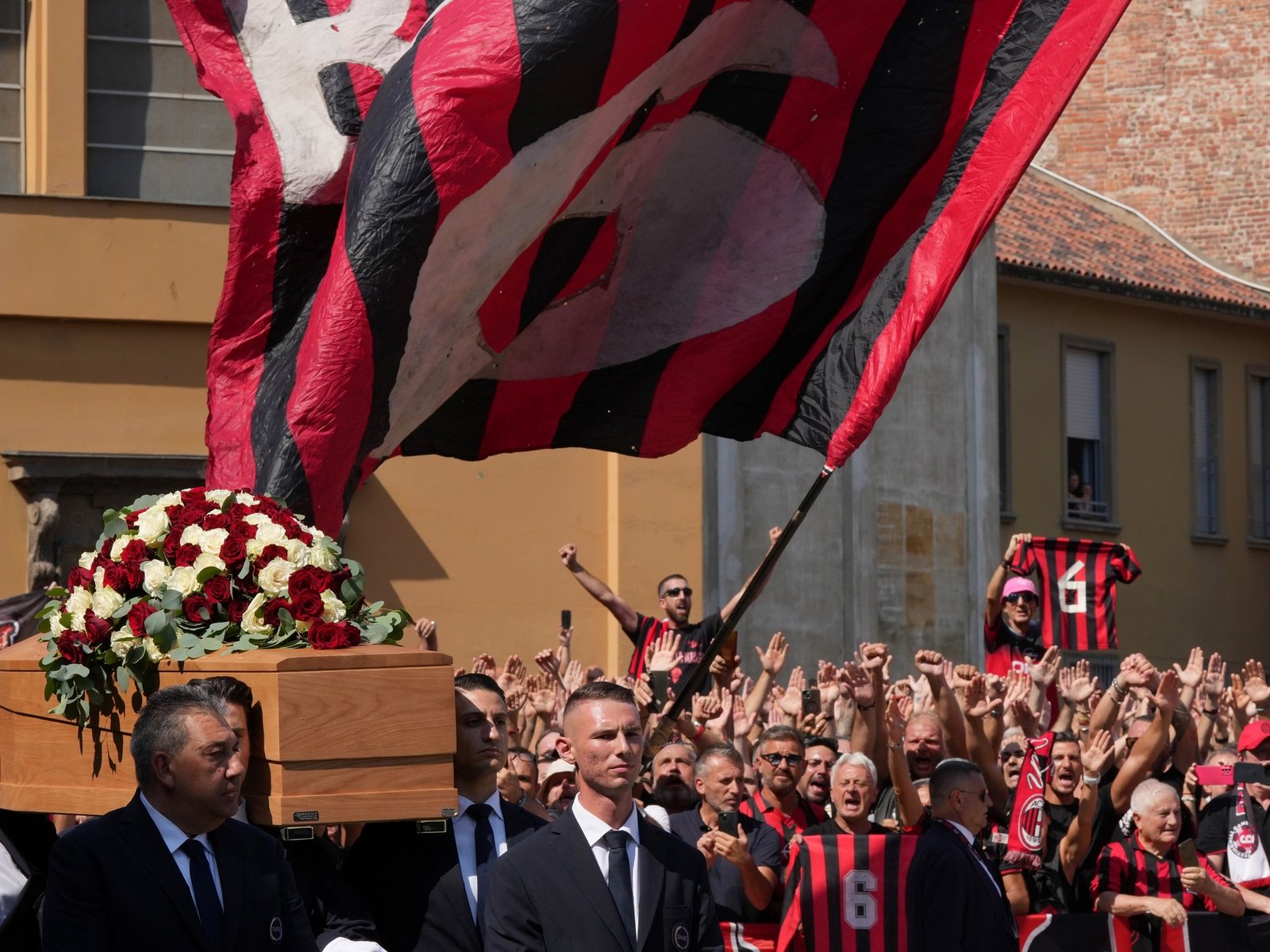 Franco Baresi fue despedido en un multitudinario funeral organizado por el Milan