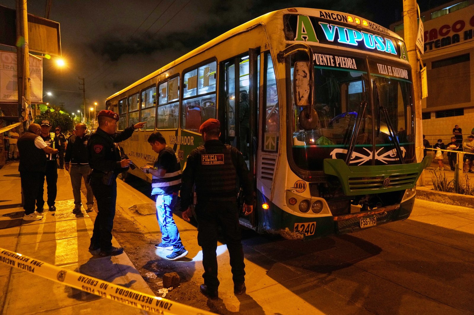 Fujimori desactiva el paro del transporte con promesas de seguridad y una rebaja de multas